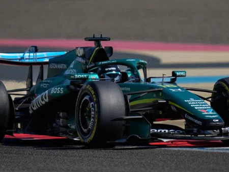 Aston Martin enfrenta un problema crítico: vibraciones del motor obligan a limitar las vueltas de Alonso y Stroll